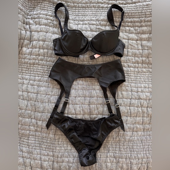 Agent Provocateur Black Lingerie Set - Picture 1 of 5